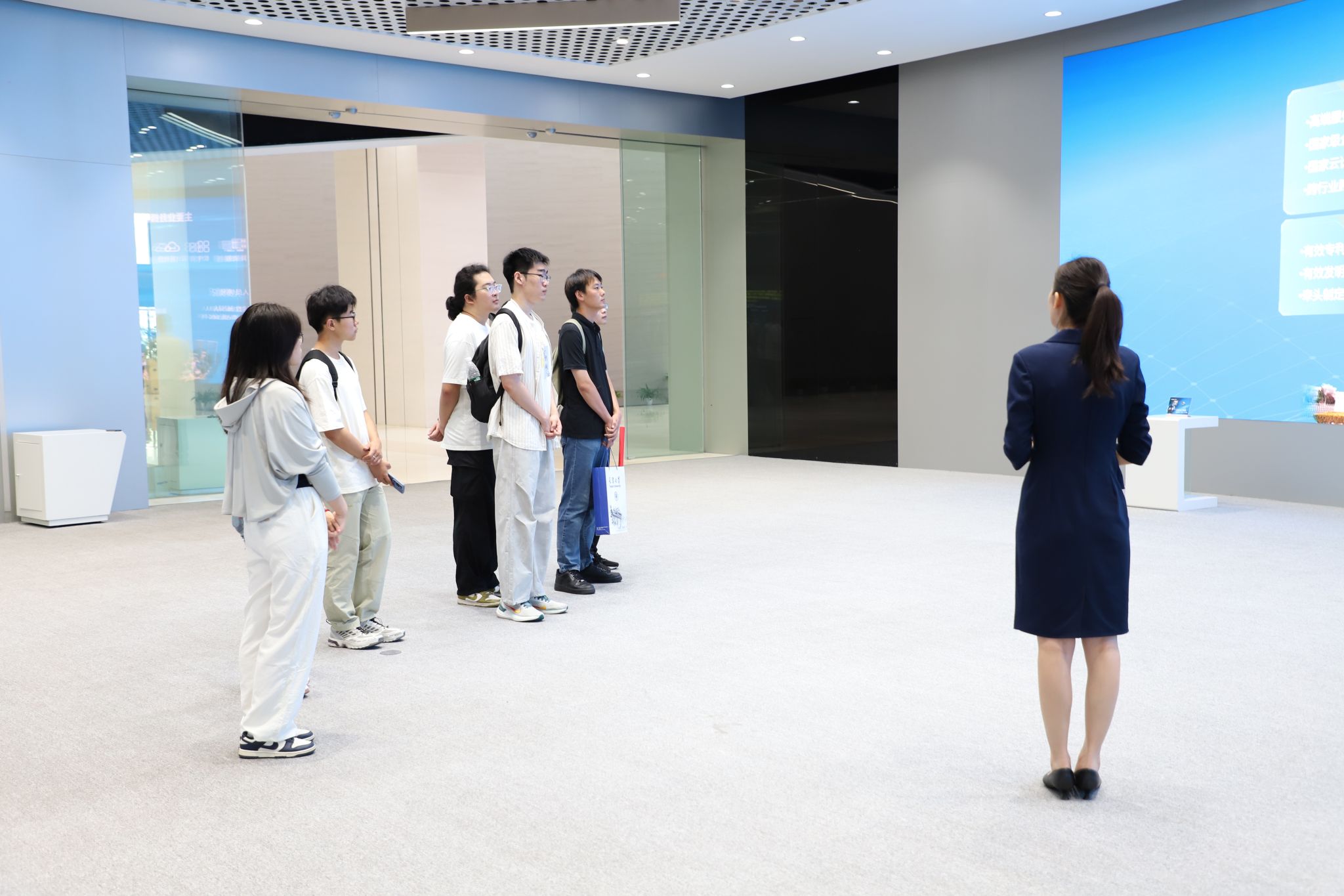 芯火相傳，浪潮之巔 微電子學(xué)院赴浪潮集團(tuán)開展“祖國需要 天大志愿”就業(yè)行專項(xiàng)實(shí)踐活動